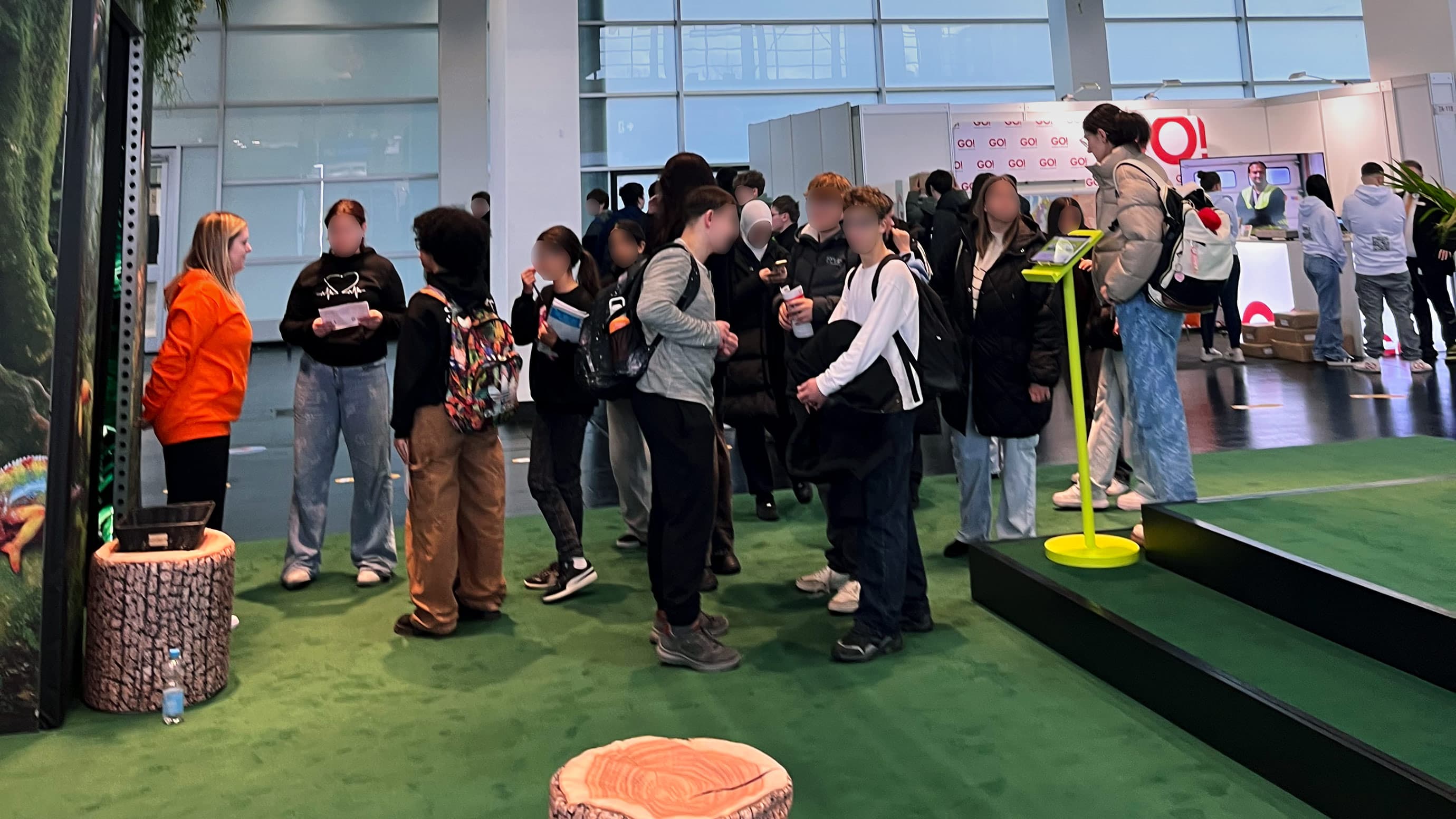 Schüler bei der BERUFSBILDUNG 2025